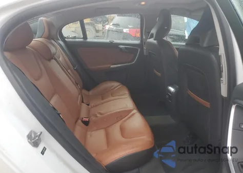 2017 Volvo S60 Platinum z USA, uszkodzony, nr VIN LYV402TM3HB141168